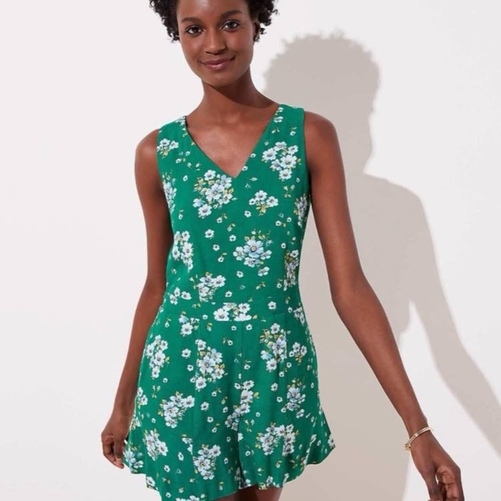 ⭐️3/$25 LOFT Green Floral Romper